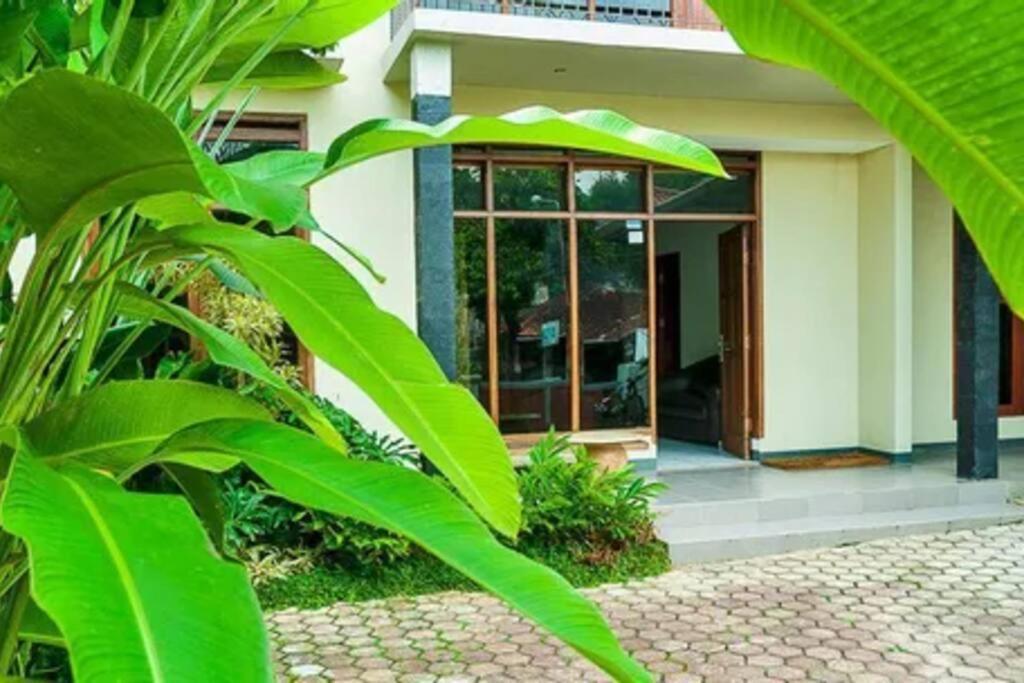Hazel House With Swimming Pool By Grorental Bandung Exteriör bild